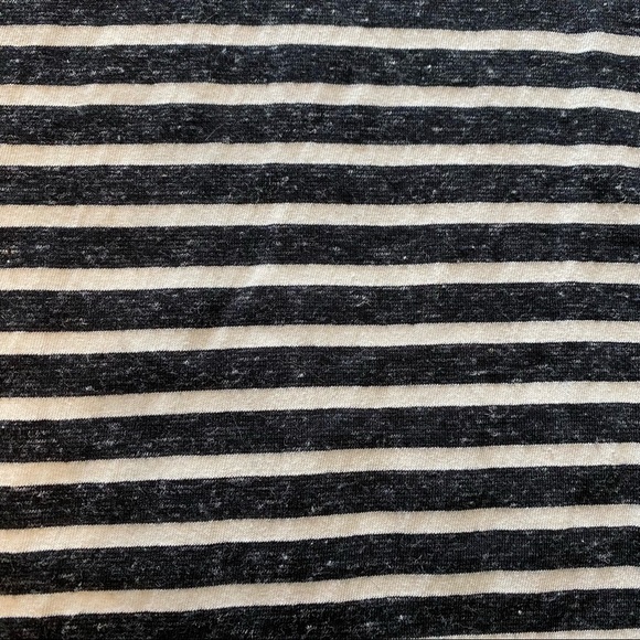 3/$25 Mustard Seed medium top - Picture 8 of 9